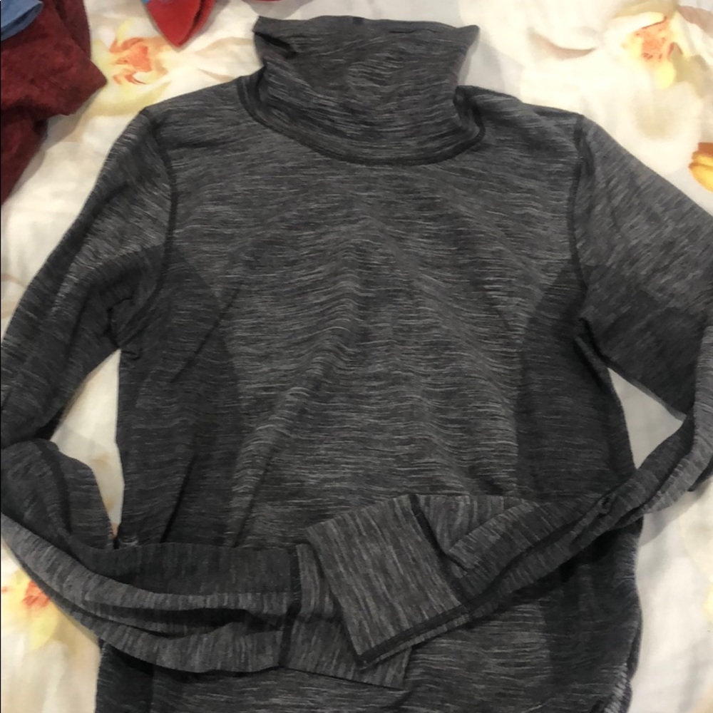 Lululemon turtleneck Running top